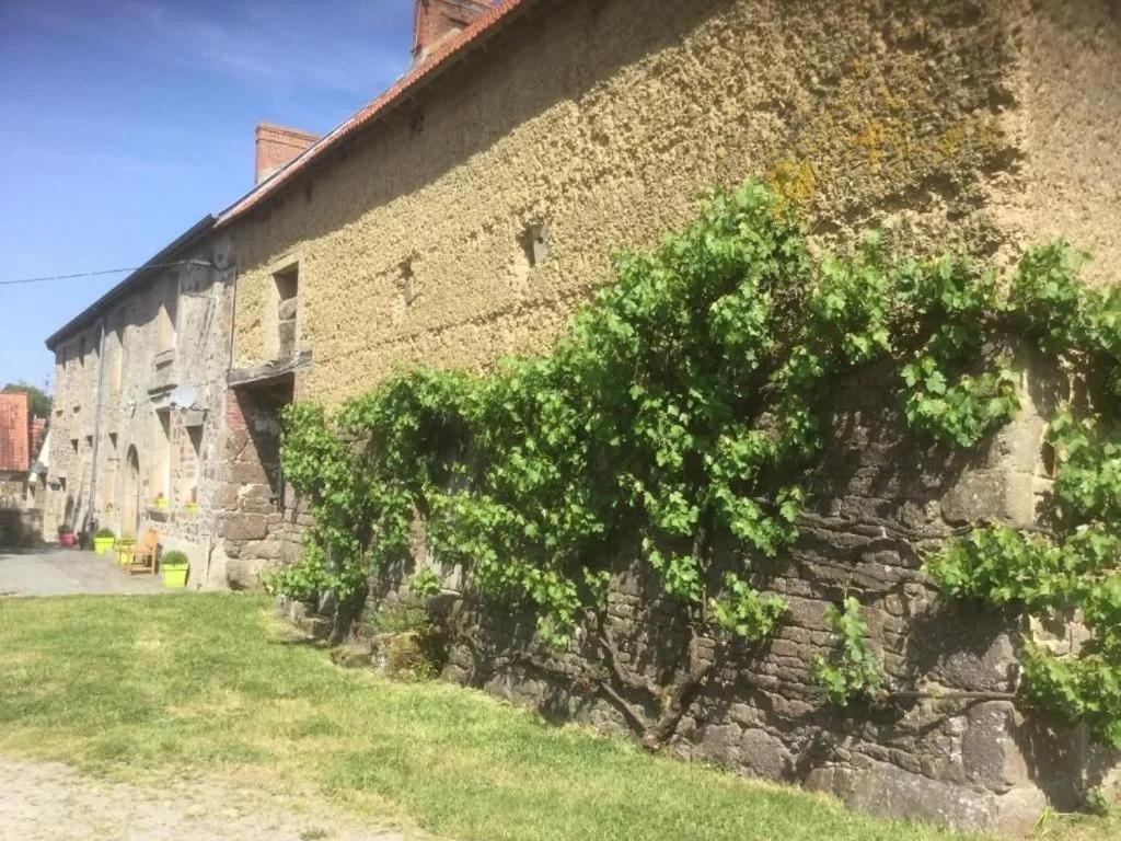 La Petellerie, Maison De Campagne Avec Piscine Pour Un Sejour Detente Moyon Luaran gambar