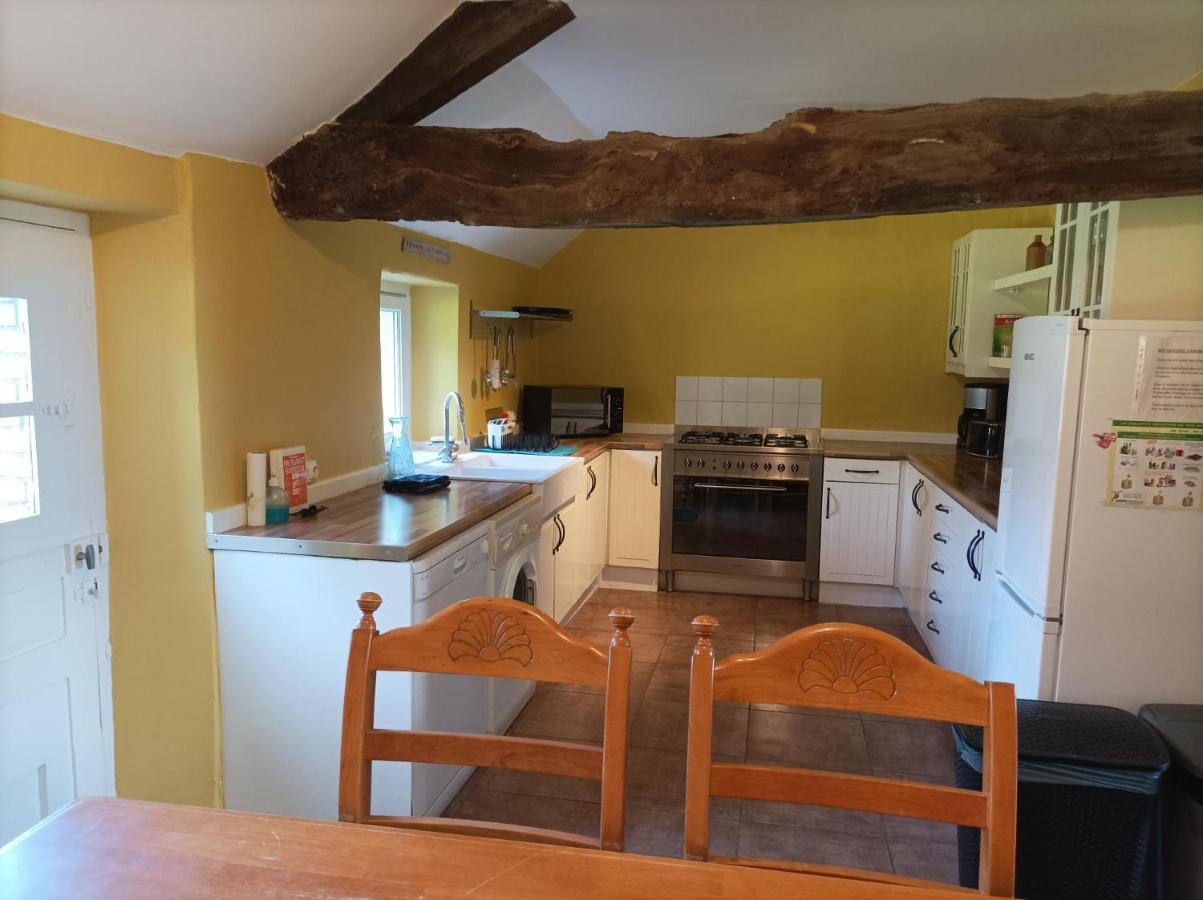 La Petellerie, Maison De Campagne Avec Piscine Pour Un Sejour Detente Moyon Luaran gambar