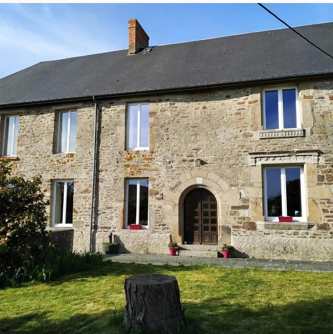 La Petellerie, Maison De Campagne Avec Piscine Pour Un Sejour Detente Moyon Luaran gambar